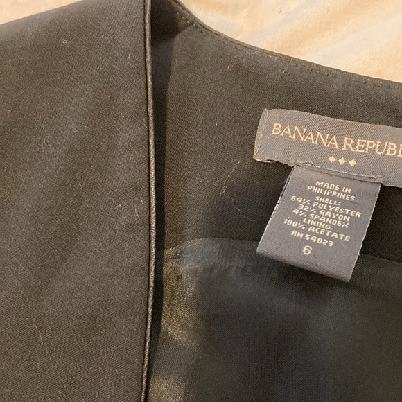 Banana Republic LBD With Piping and Cap Sleeve Black 6 - Picture 4 of 10